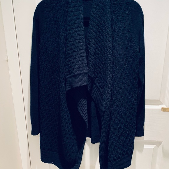 ❤️ VINCE Coat Style Sweater in Navy w/ Novelty Knit! - Picture 4 of 5